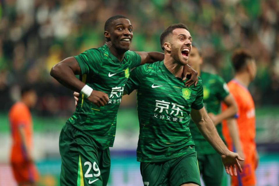 一样, 全力拿下比, am